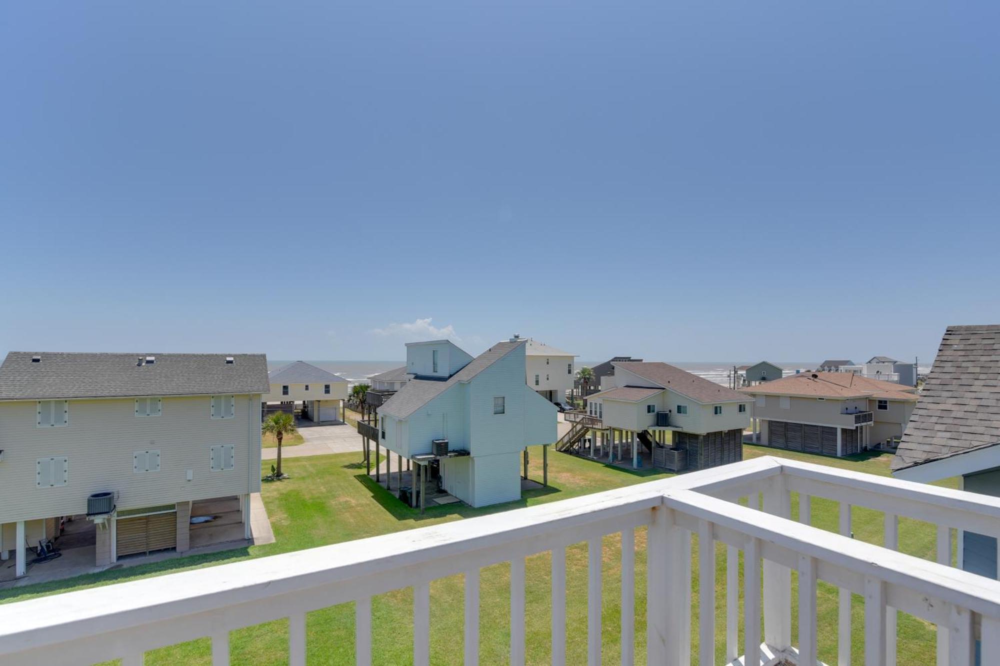Galveston Townhome With Balconies Walk To Beach! Luaran gambar
