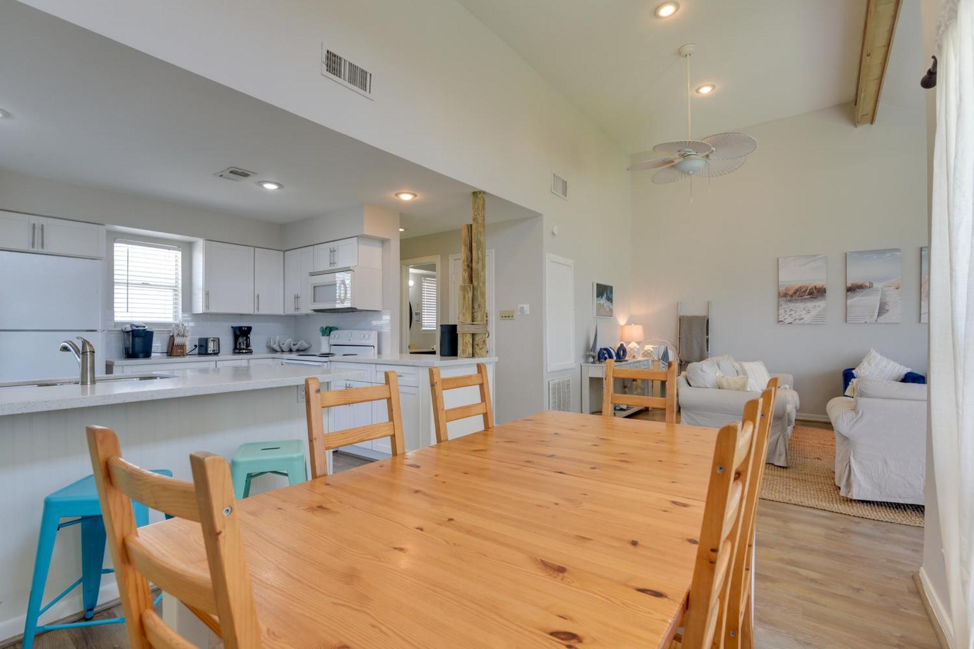 Galveston Townhome With Balconies Walk To Beach! Luaran gambar